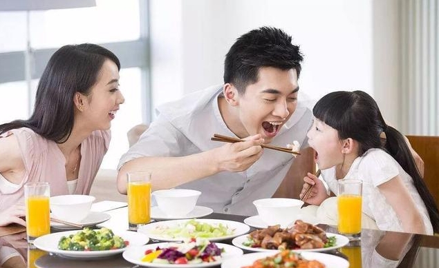 太晚吃饭伤血管，最佳的三餐进食时间表！值得参考